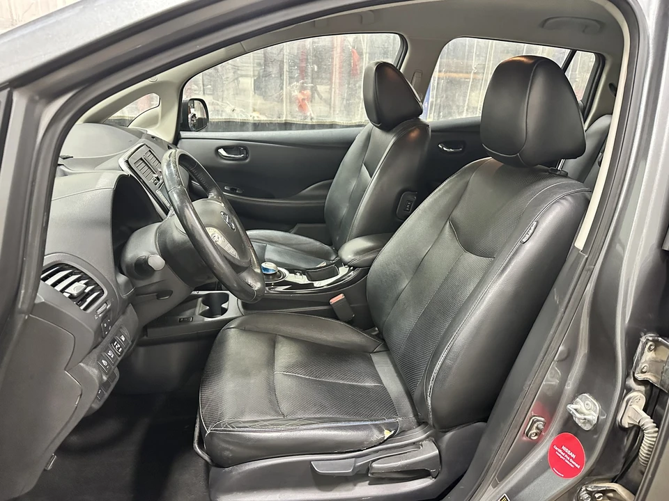 2016 Nissan Leaf - Image 11 of 21