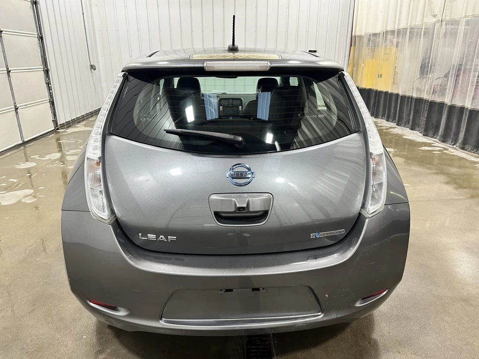 2016 Nissan Leaf - Image 14 of 21