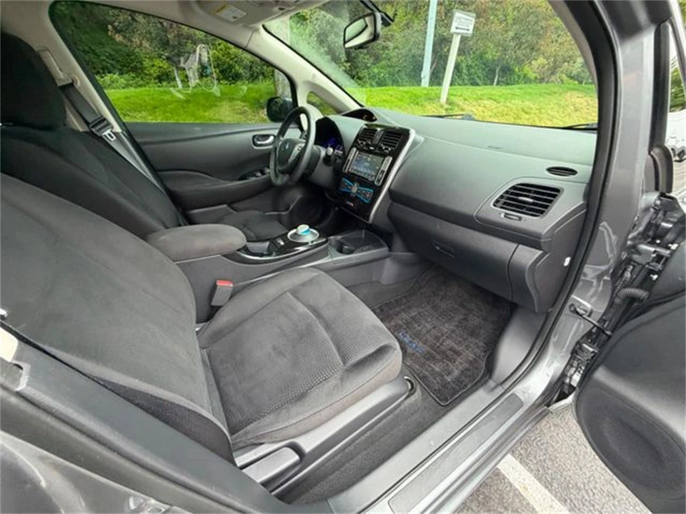 2016 Nissan Leaf - Image 28 of 31