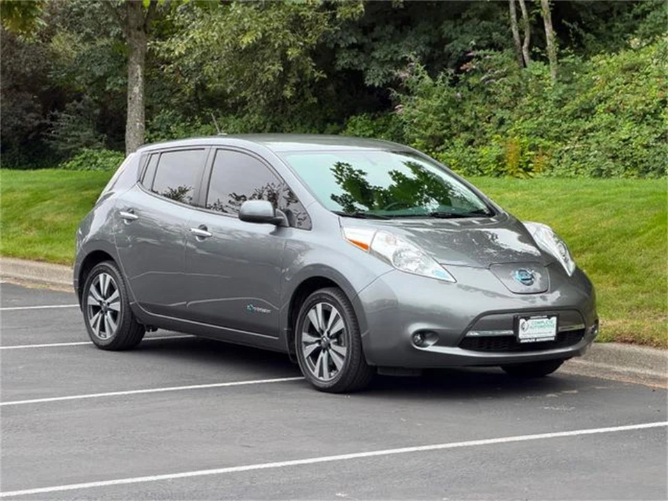 2016 Nissan Leaf - Image 10 of 31