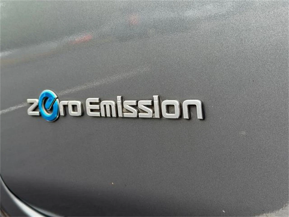 2016 Nissan Leaf - Image 16 of 31