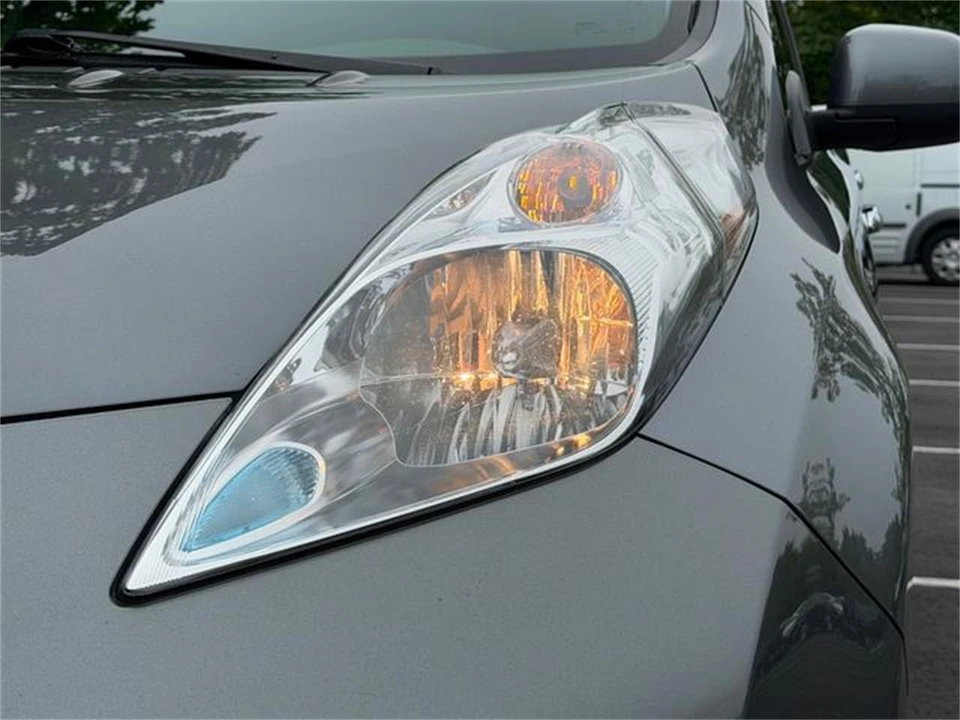 2016 Nissan Leaf - Image 13 of 31