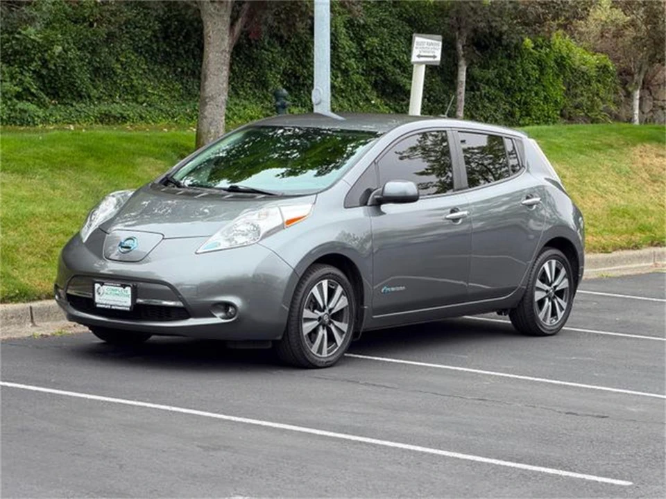 2016 Nissan Leaf - Image 5 of 31