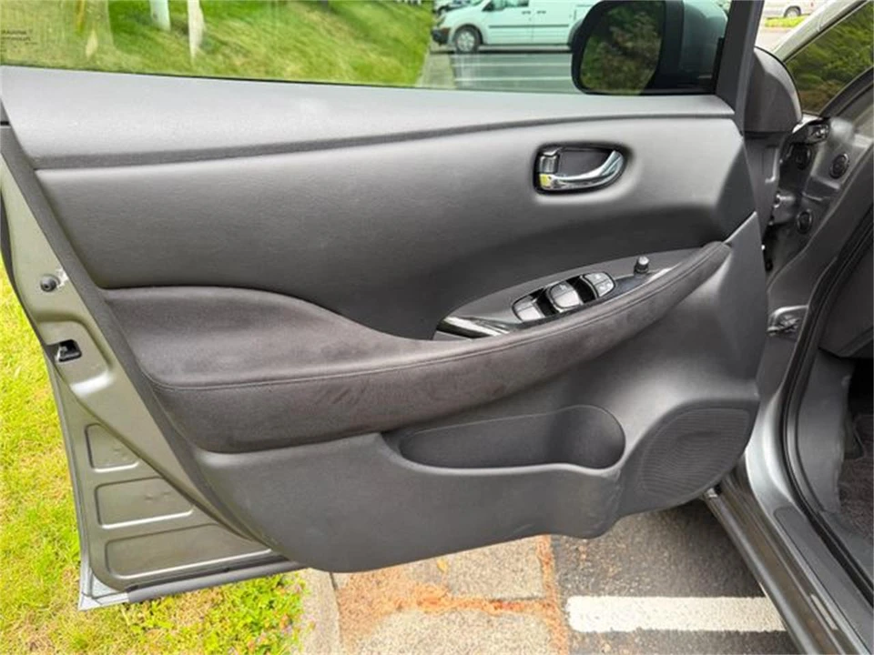 2016 Nissan Leaf - Image 20 of 31