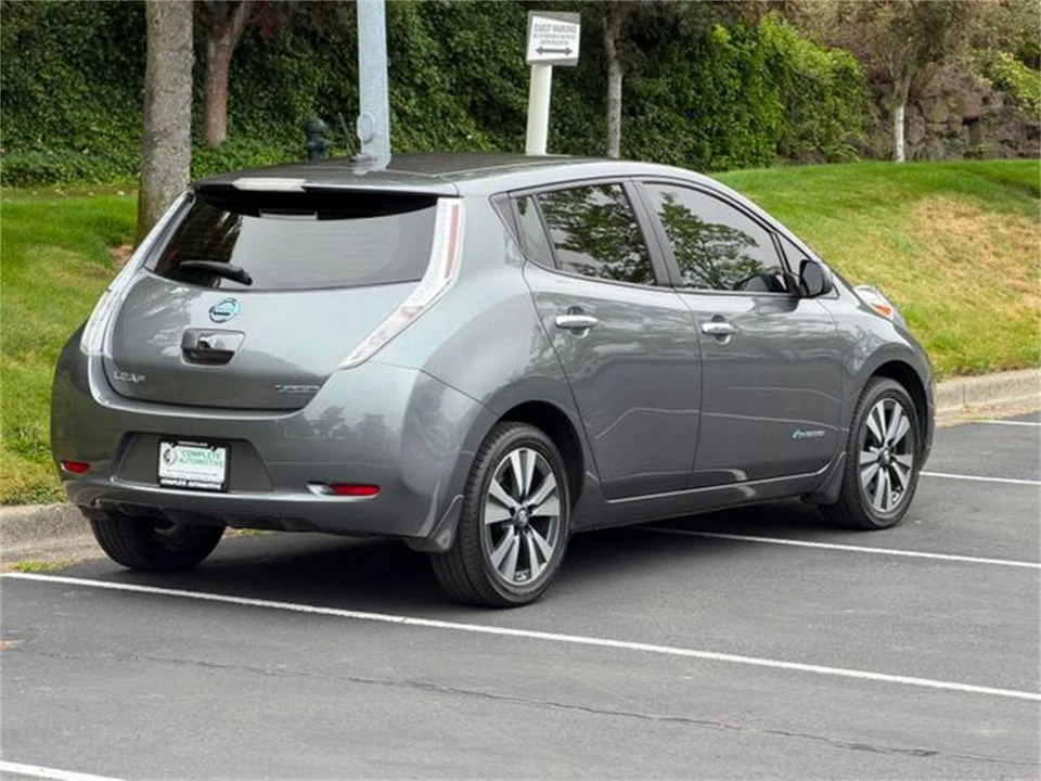 2016 Nissan Leaf - Image 8 of 31