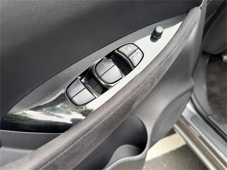 2016 Nissan Leaf - Image 21 of 31