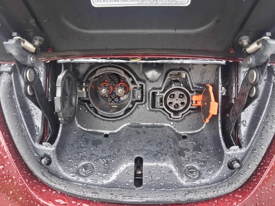 2016 Nissan Leaf - Image 9 of 10