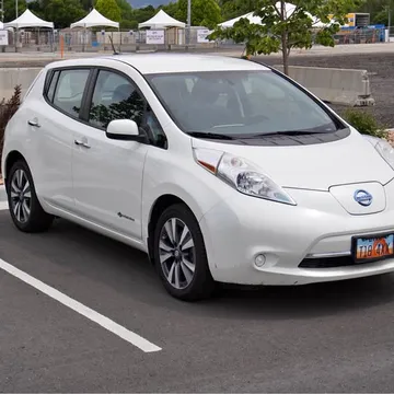 2016 Nissan LEAF SV Hatchback 4D