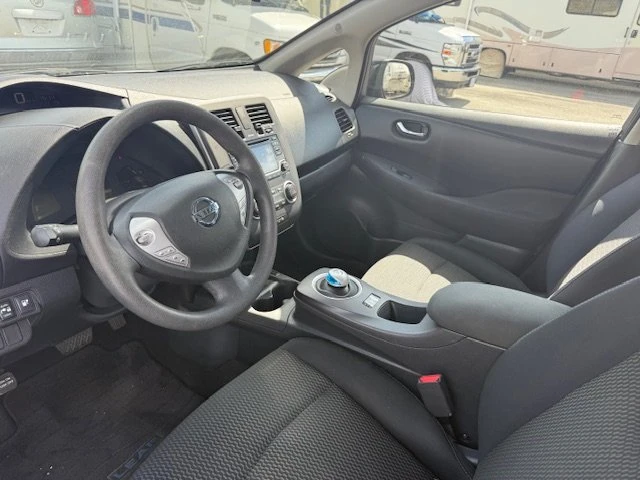 2016 Nissan Leaf - Image 10 of 17