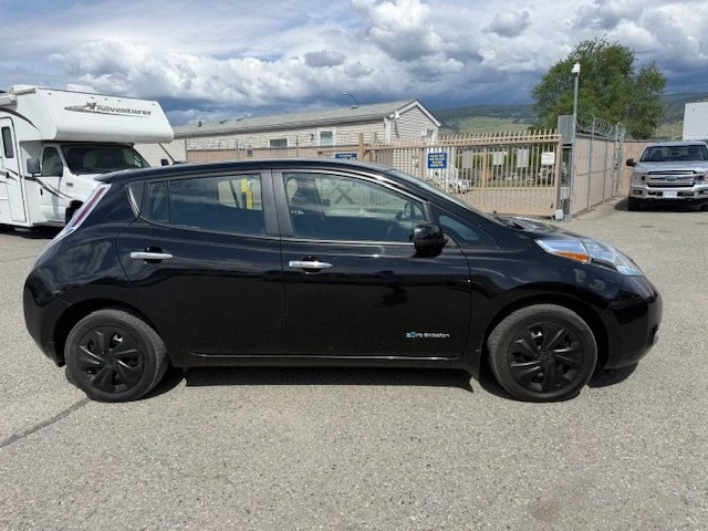 2016 Nissan Leaf - Image 9 of 17