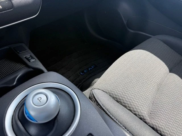 2016 Nissan Leaf - Image 14 of 17