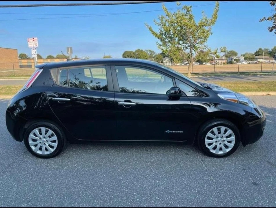 2016 Nissan Leaf - Image 2 of 16