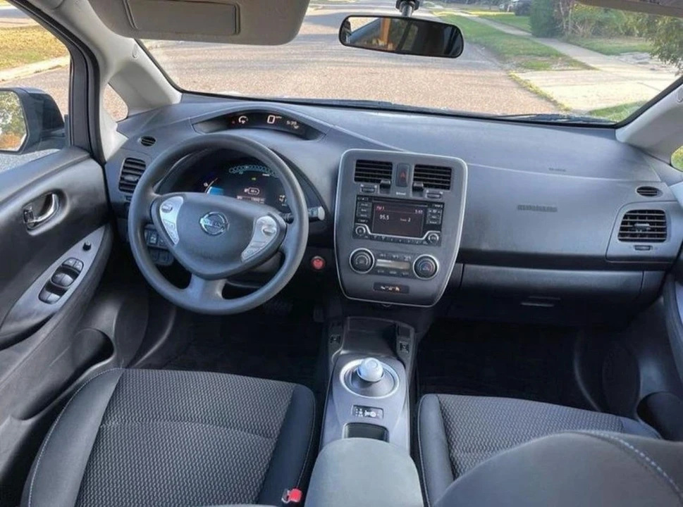 2016 Nissan Leaf - Image 14 of 16
