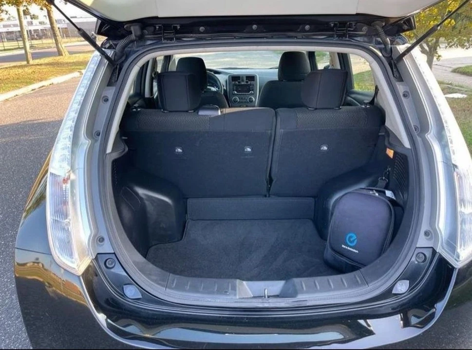 2016 Nissan Leaf - Image 11 of 16