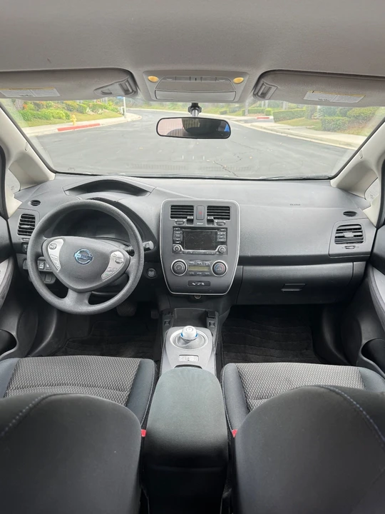 2016 Nissan Leaf - Image 13 of 17