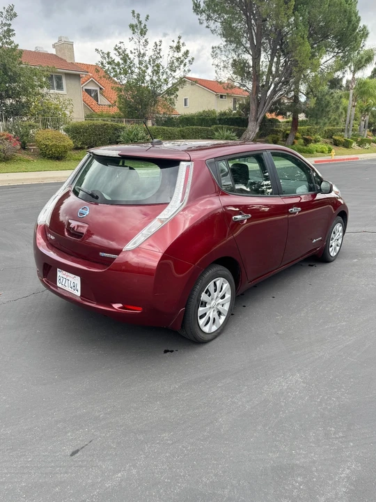 2016 Nissan Leaf - Image 2 of 17