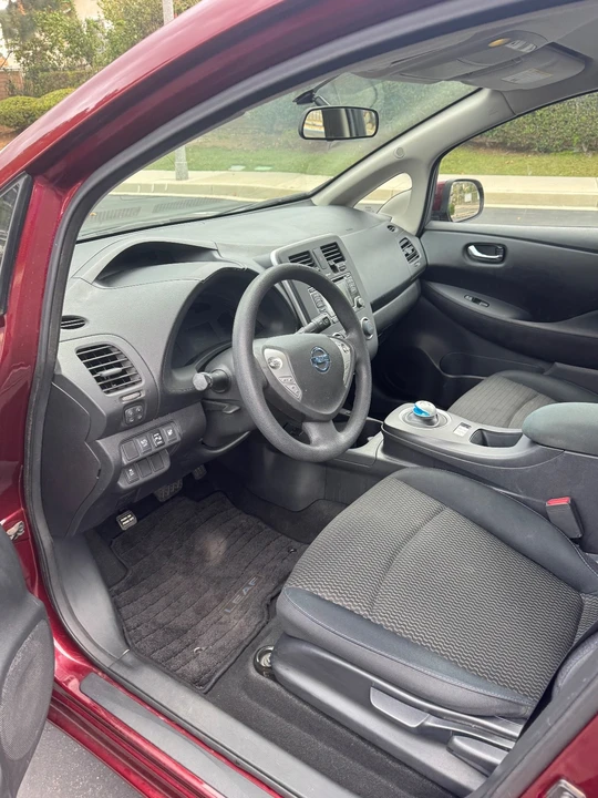 2016 Nissan Leaf - Image 14 of 17