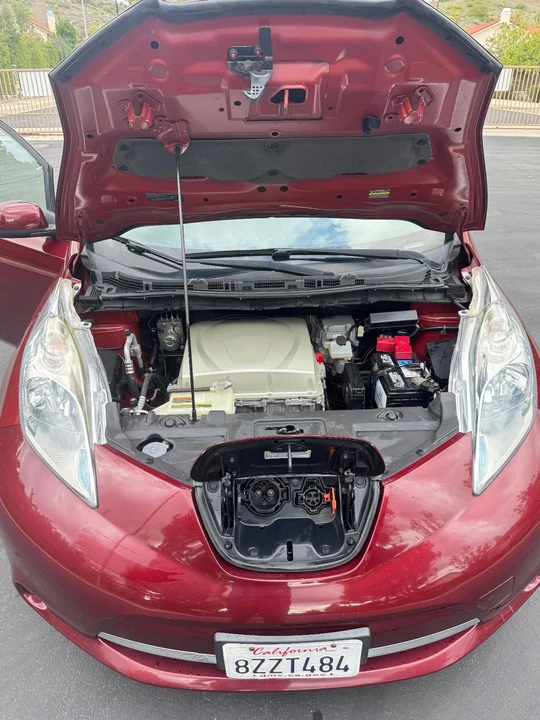 2016 Nissan Leaf - Image 8 of 17