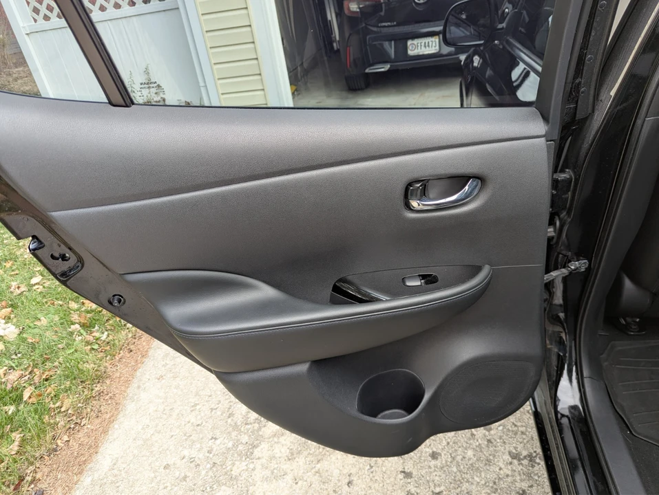 2016 Nissan Leaf - Image 14 of 21