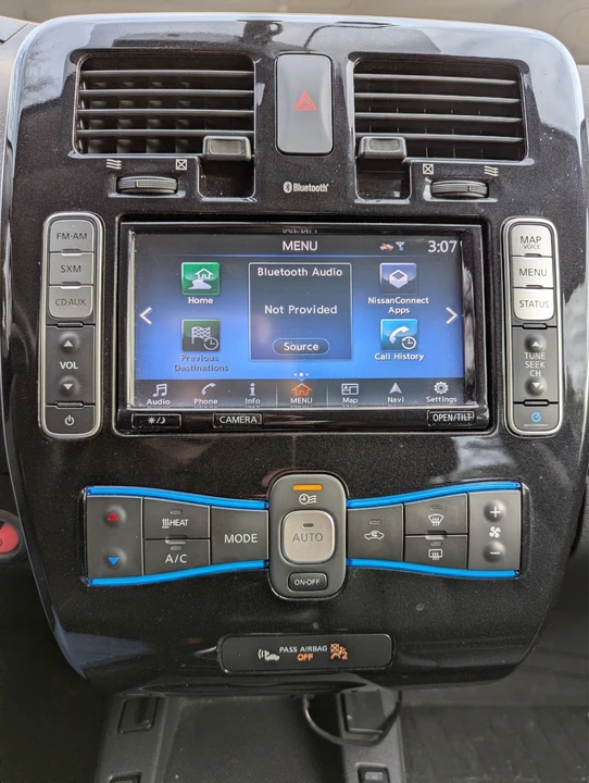 2016 Nissan Leaf - Image 11 of 21