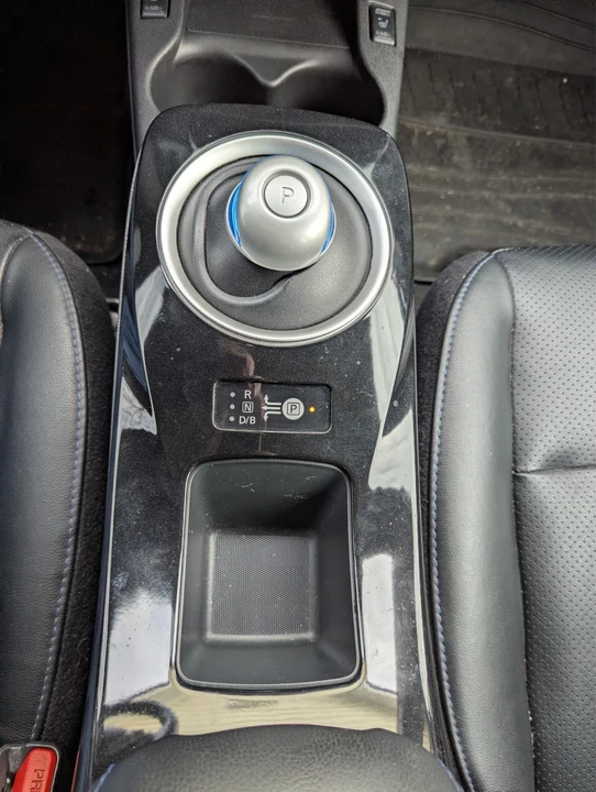 2016 Nissan Leaf - Image 13 of 21