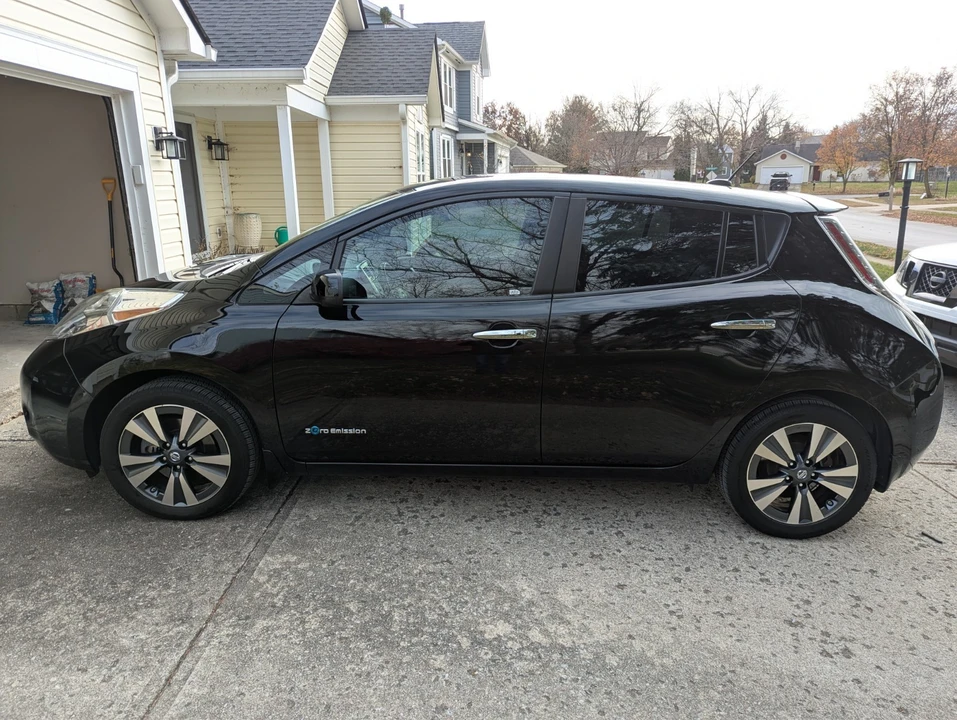 2016 Nissan Leaf - Image 3 of 21