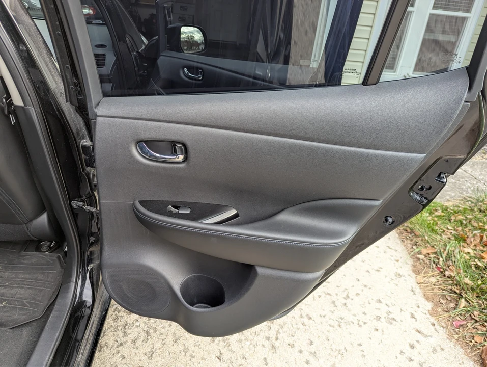 2016 Nissan Leaf - Image 19 of 21