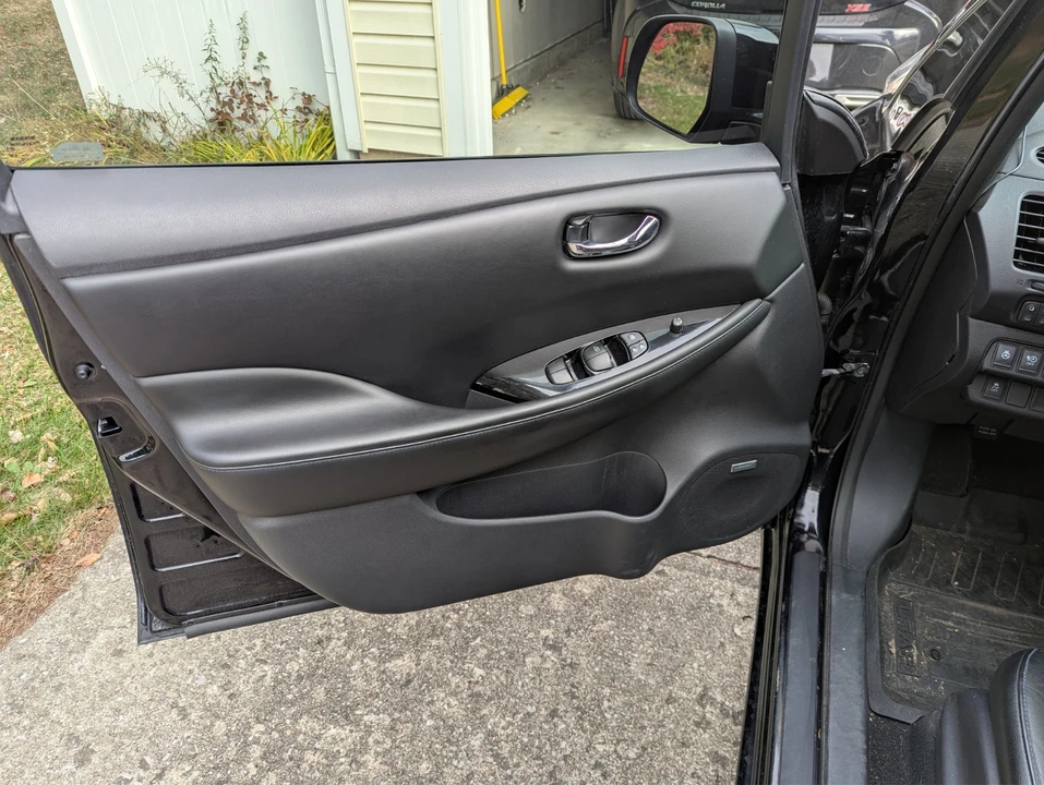 2016 Nissan Leaf - Image 5 of 21