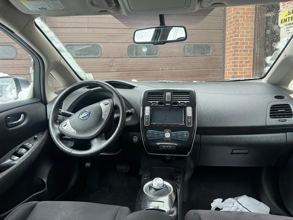 2016 Nissan Leaf - Image 18 of 20