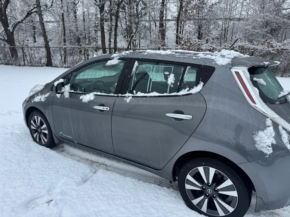 2016 Nissan Leaf - Image 10 of 20
