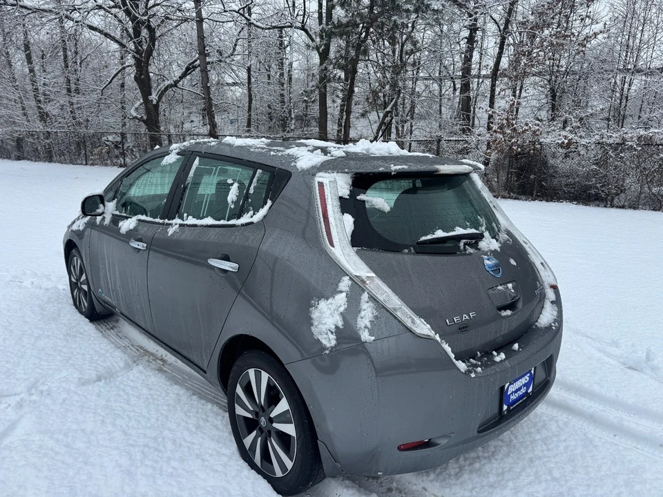 2016 Nissan Leaf - Image 9 of 20