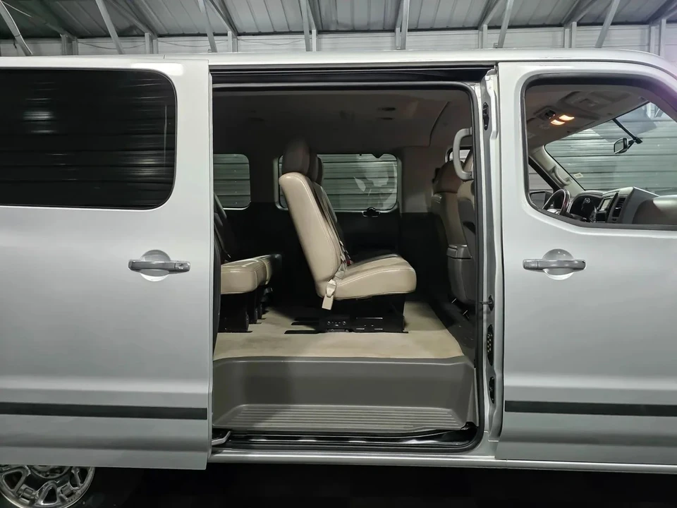 2016 Nissan NV3500 - Image 10 of 21