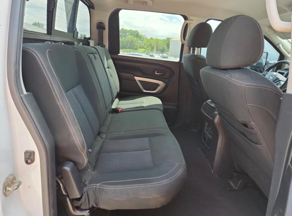 2016 Nissan - Image 8 of 9