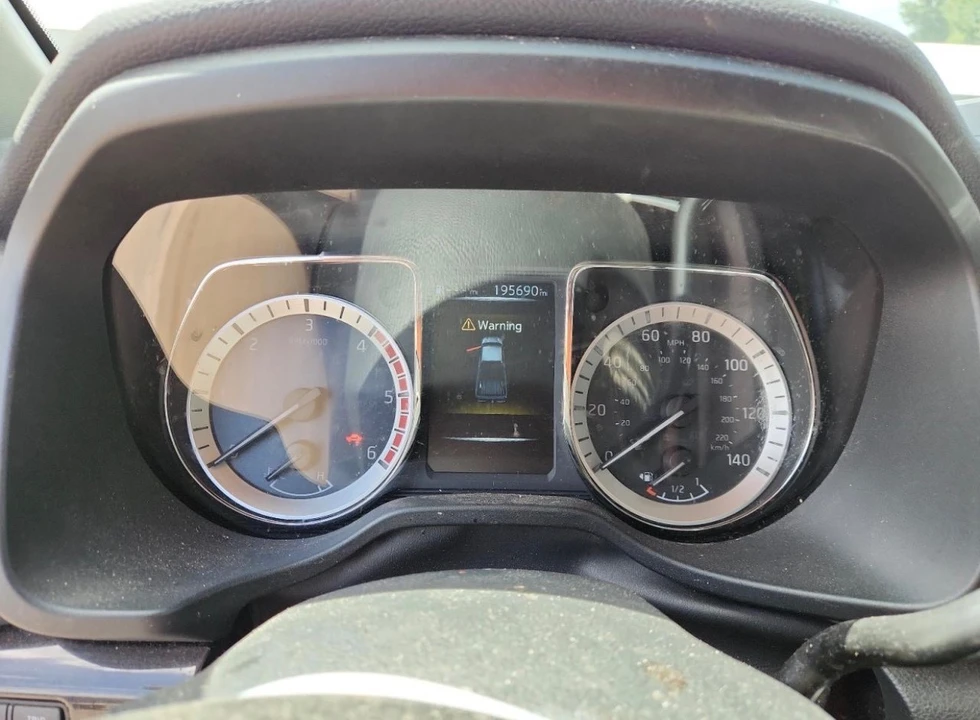 2016 Nissan - Image 9 of 9