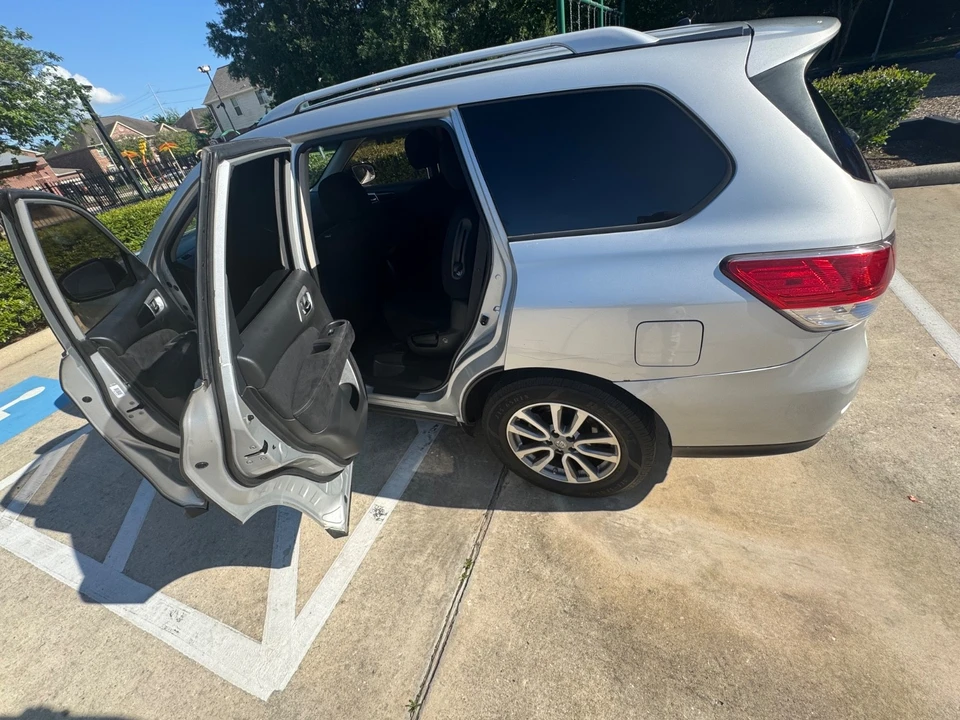 2016 Nissan Pathfinder 4th Gen - Image 11 of 15