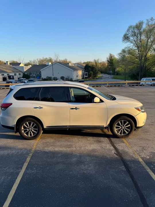2016 Nissan Pathfinder 4th Gen - Image 4 of 18