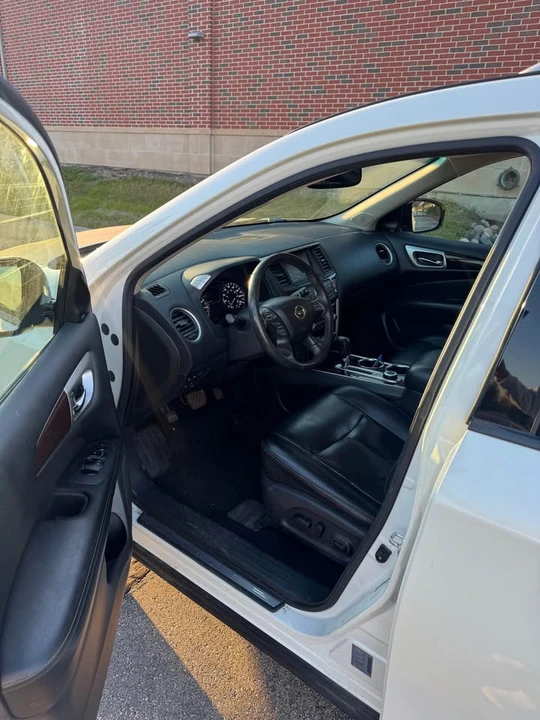 2016 Nissan Pathfinder 4th Gen - Image 9 of 18