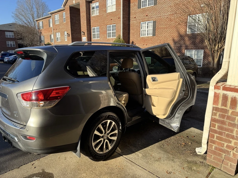 2016 Nissan Pathfinder 4th Gen - Image 2 of 12