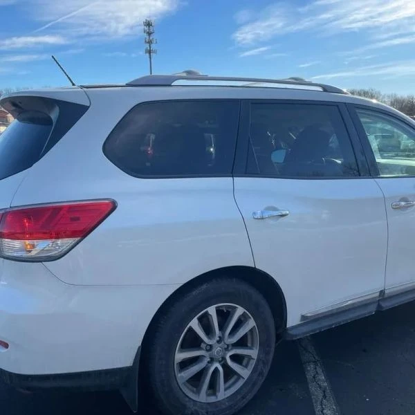 2016 Nissan Pathfinder 4th Gen - Image 9 of 12