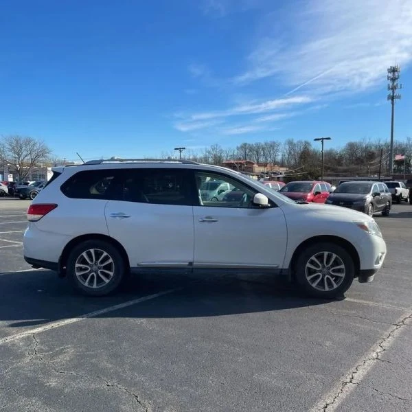 2016 Nissan Pathfinder 4th Gen - Image 10 of 12
