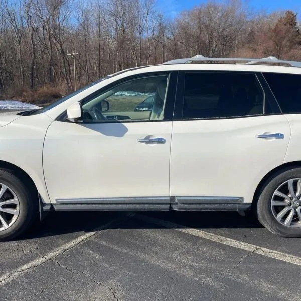 2016 Nissan Pathfinder 4th Gen - Image 4 of 12