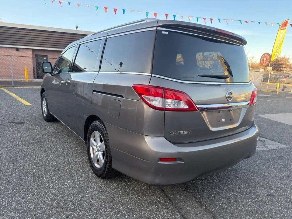 2016 Nissan Quest - Image 7 of 17