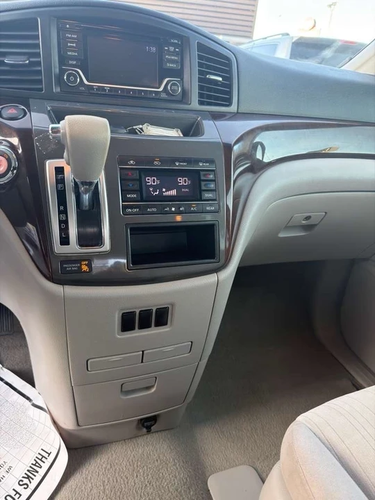 2016 Nissan Quest - Image 13 of 17