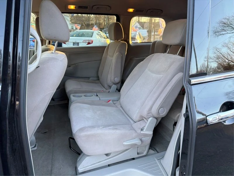 2016 Nissan Quest - Image 10 of 12