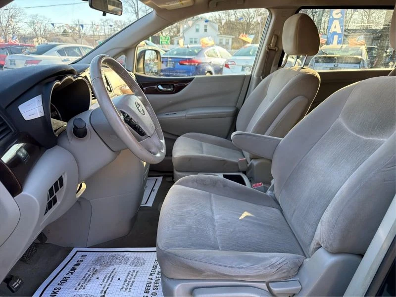 2016 Nissan Quest - Image 9 of 12