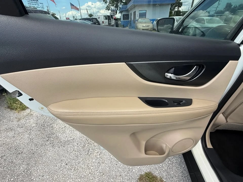 2016 Nissan Rogue - Image 18 of 20