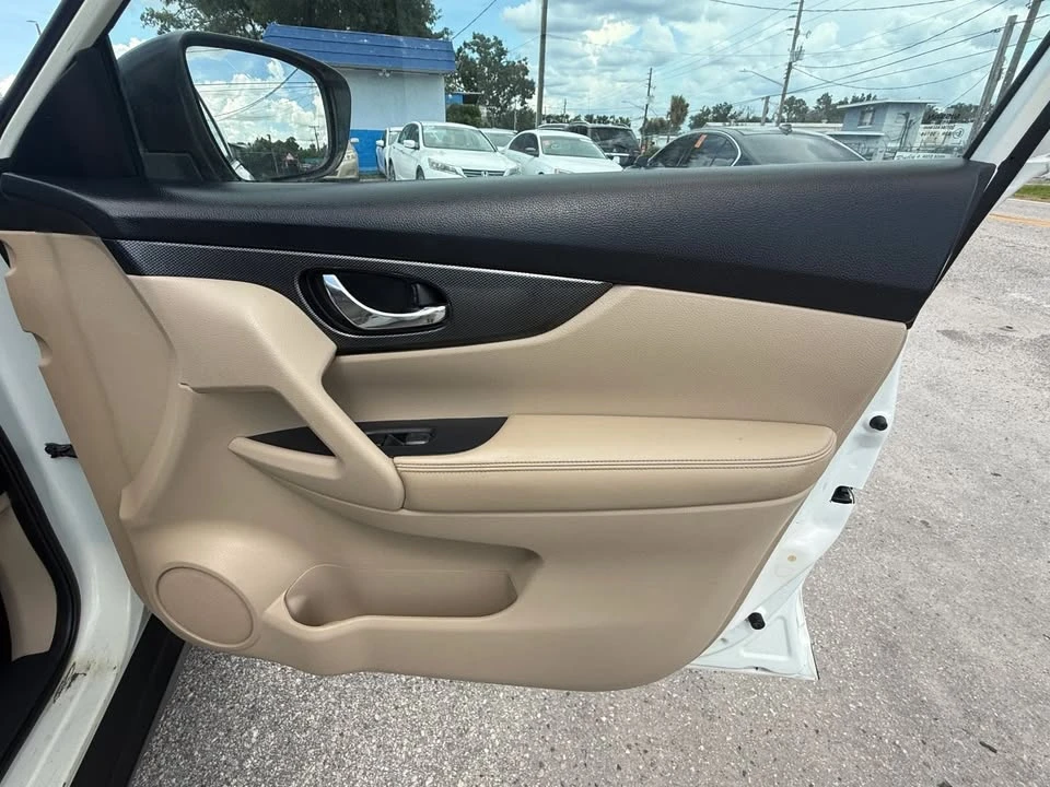 2016 Nissan Rogue - Image 19 of 20