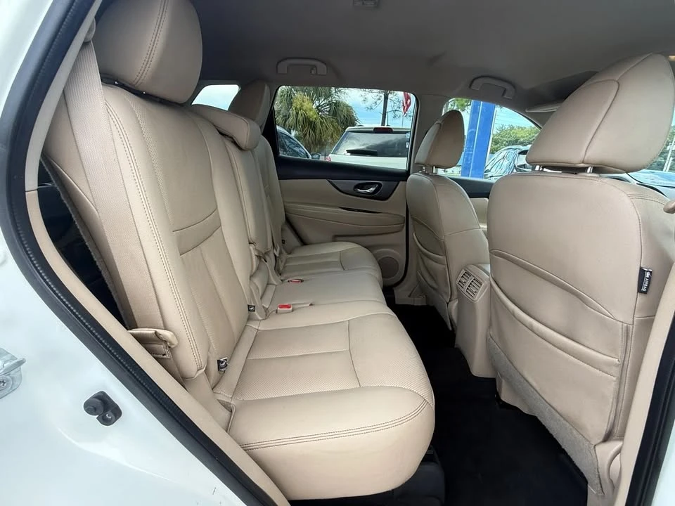 2016 Nissan Rogue - Image 15 of 20