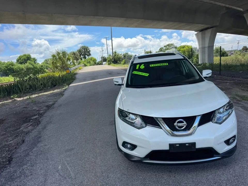 2016 Nissan Rogue - Image 4 of 5
