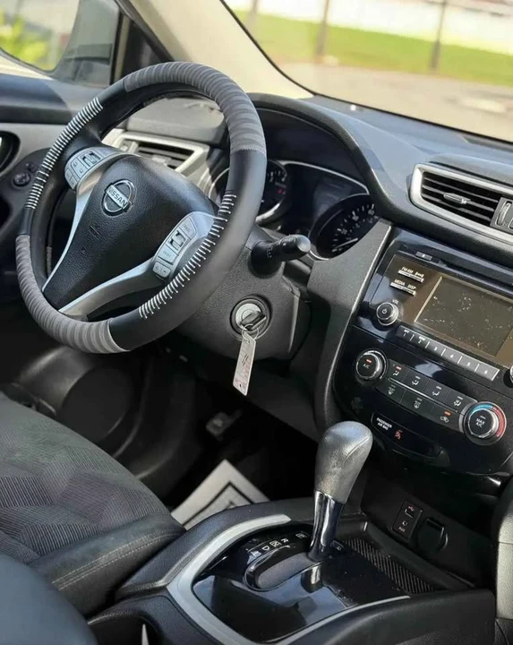 2016 Nissan Rogue - Image 3 of 4